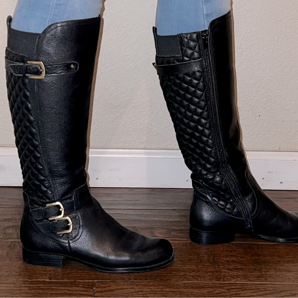 Naturalizer boots. Wide calf. Size 6. Excellent condition.